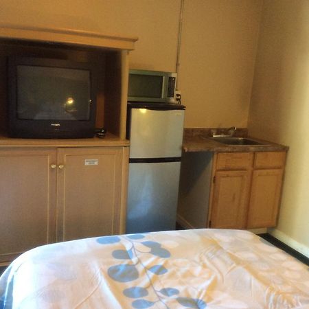 Palace Inn Motel Сарния Экстерьер фото