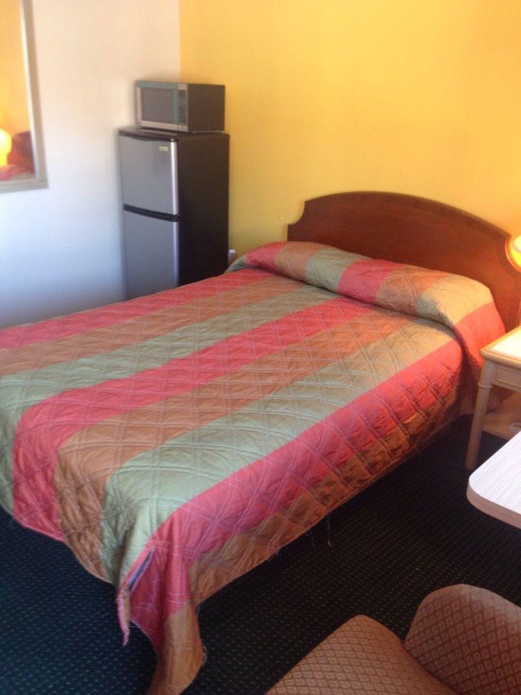 Palace Inn Motel Сарния Экстерьер фото