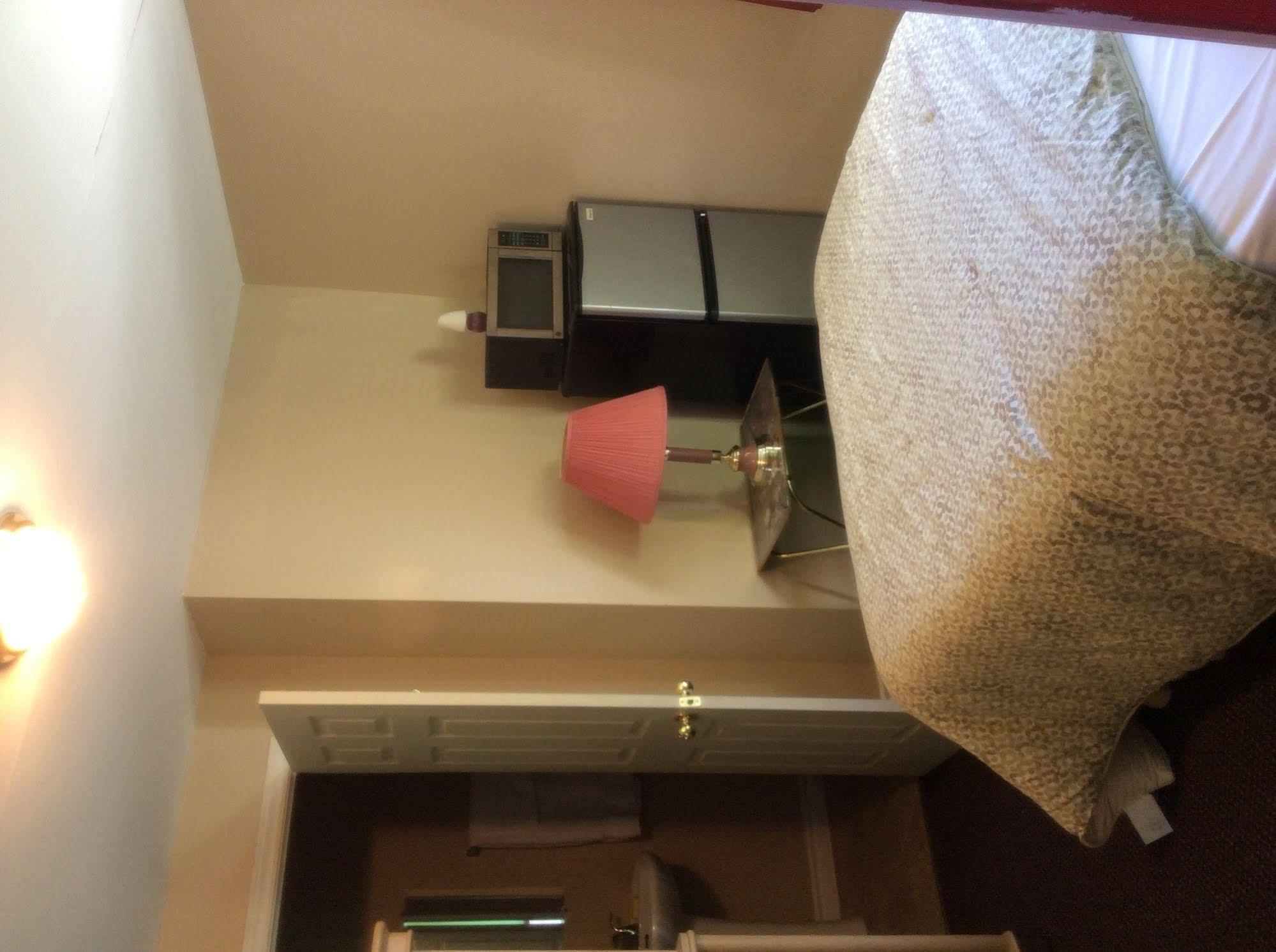 Palace Inn Motel Сарния Экстерьер фото